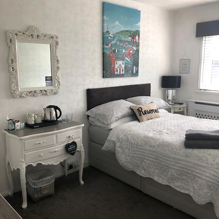 Southend Airport Bed & Breakfast Рочфорд Екстериор снимка