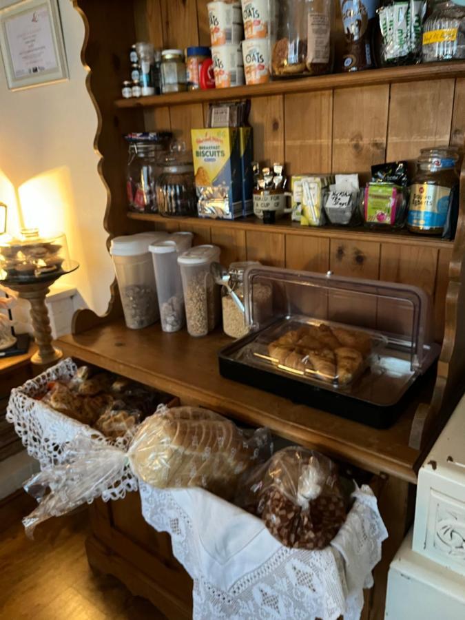 Southend Airport Bed & Breakfast Рочфорд Екстериор снимка