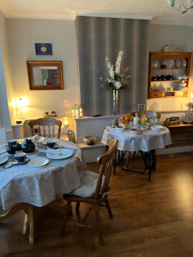 Southend Airport Bed & Breakfast Рочфорд Екстериор снимка