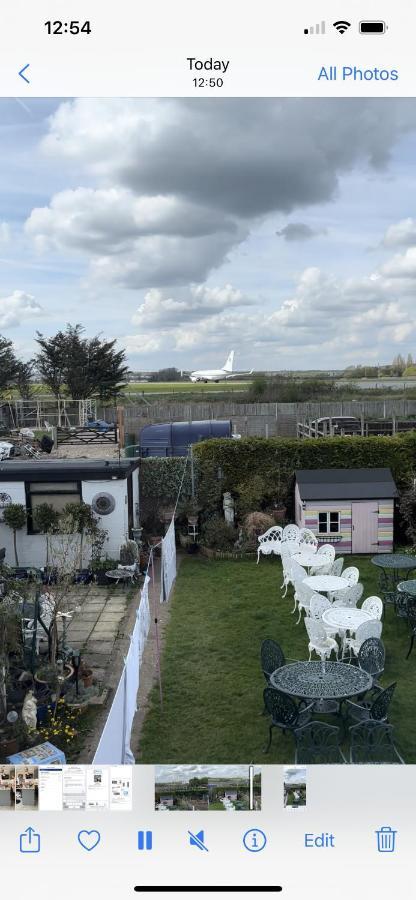 Southend Airport Bed & Breakfast Рочфорд Екстериор снимка