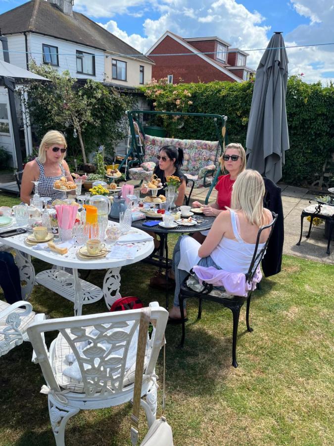 Southend Airport Bed & Breakfast Рочфорд Екстериор снимка