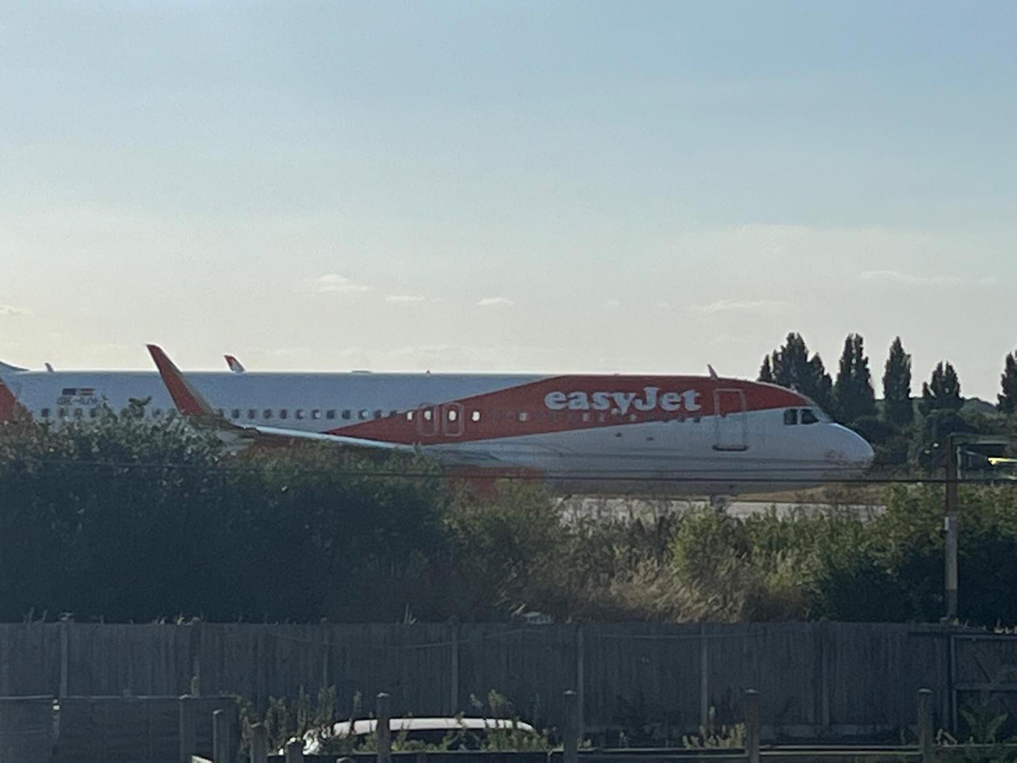 Southend Airport Bed & Breakfast Рочфорд Екстериор снимка
