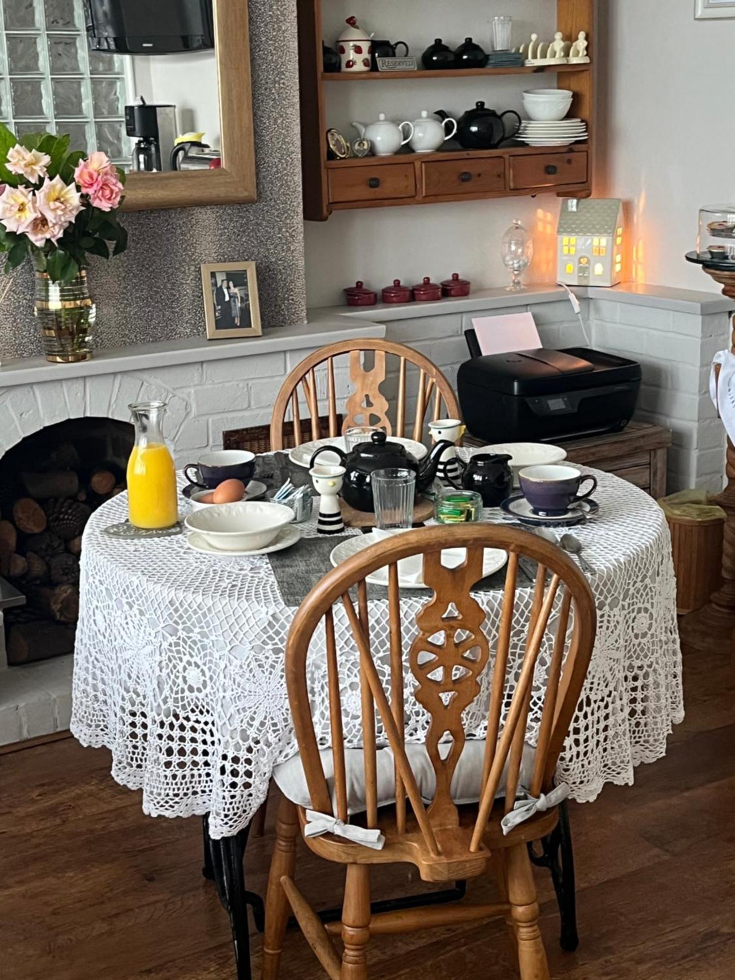 Southend Airport Bed & Breakfast Рочфорд Екстериор снимка