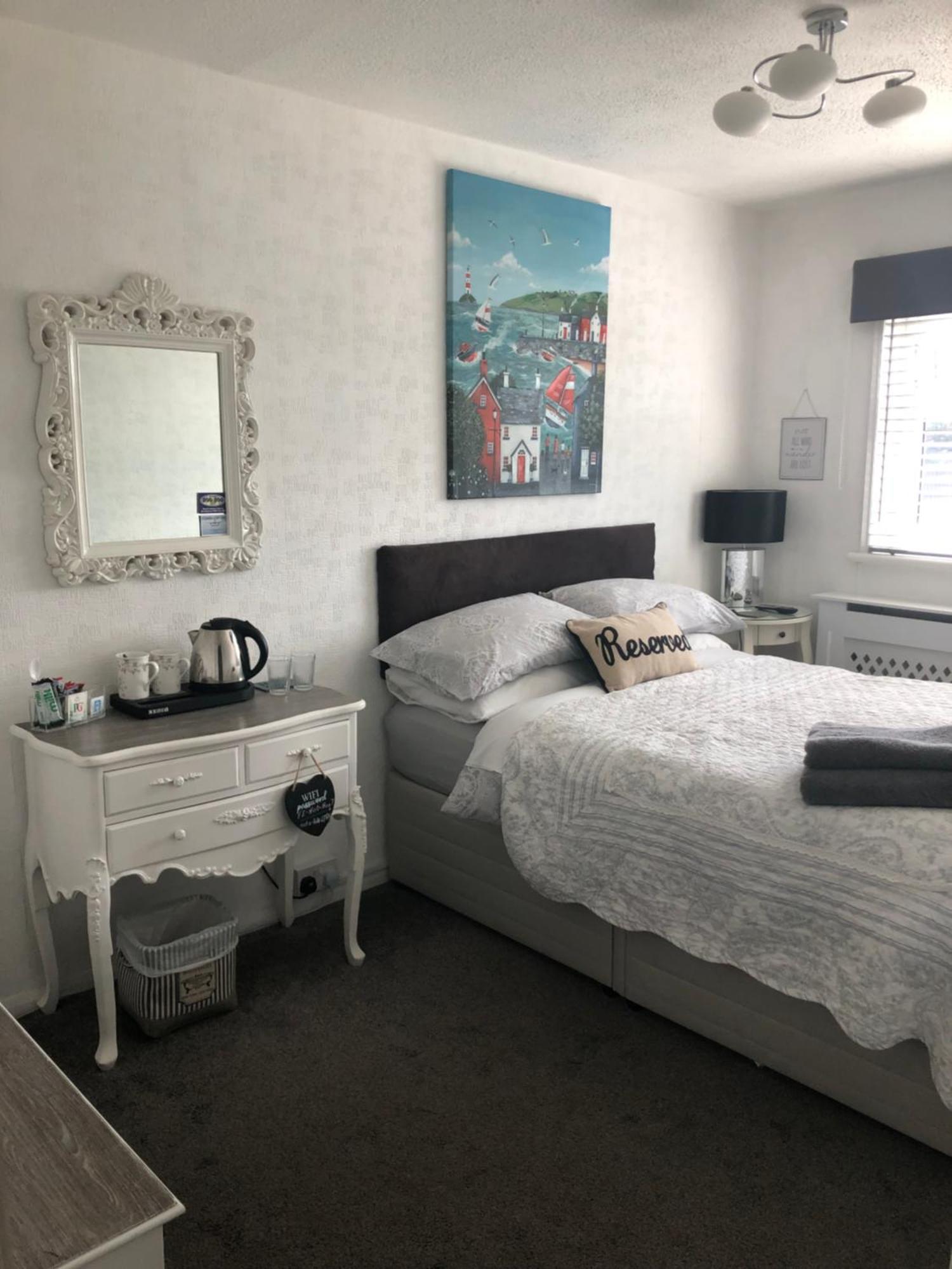 Southend Airport Bed & Breakfast Рочфорд Екстериор снимка
