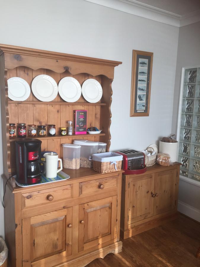 Southend Airport Bed & Breakfast Рочфорд Екстериор снимка