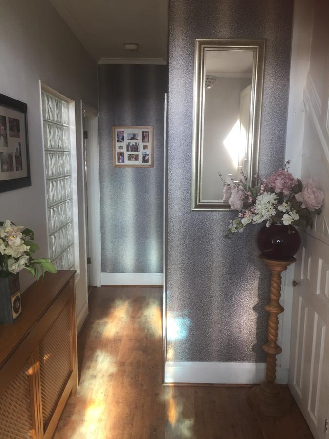 Southend Airport Bed & Breakfast Рочфорд Екстериор снимка