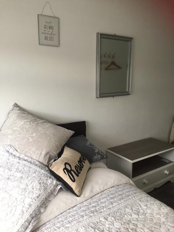 Southend Airport Bed & Breakfast Рочфорд Екстериор снимка