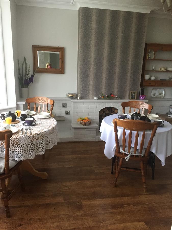 Southend Airport Bed & Breakfast Рочфорд Екстериор снимка