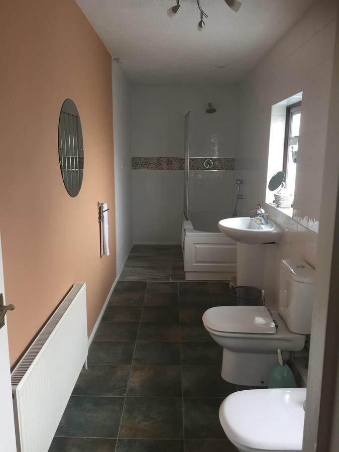 Southend Airport Bed & Breakfast Рочфорд Екстериор снимка
